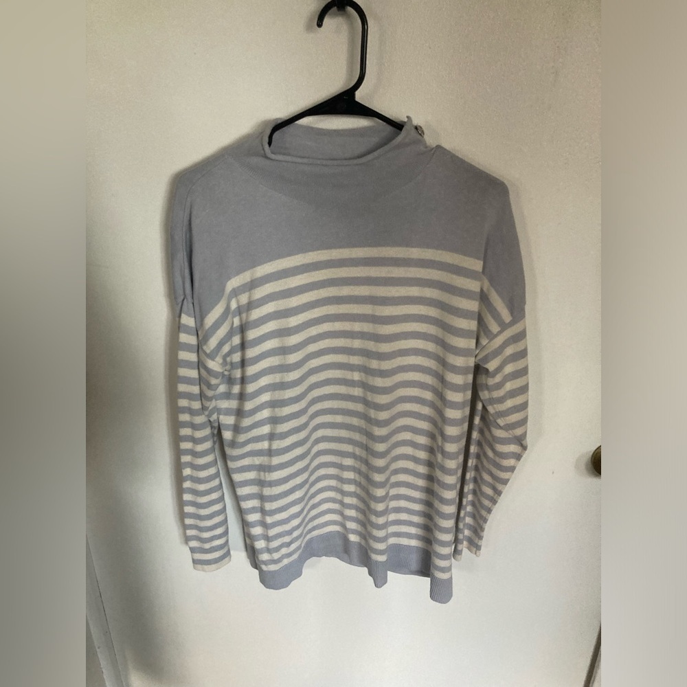Lauren by Ralph Lauren sweater in size Large